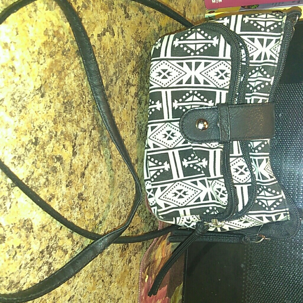 Black and White bag. With 2 pockets and 1 zipper